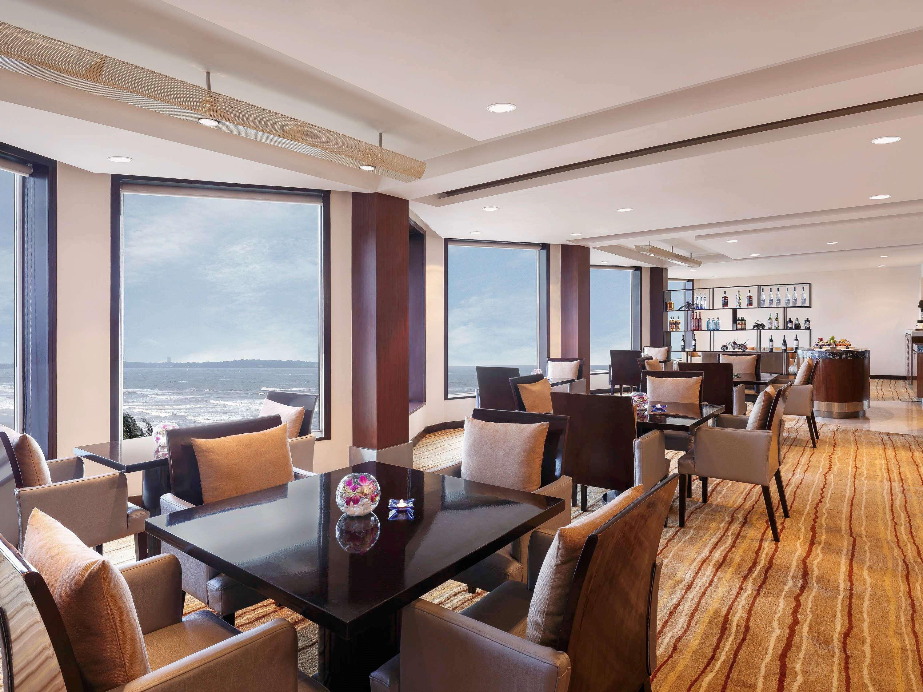 Novotel Mumbai Juhu Beach Kültér fotó Club Lounge at the Taj Mahal Palace