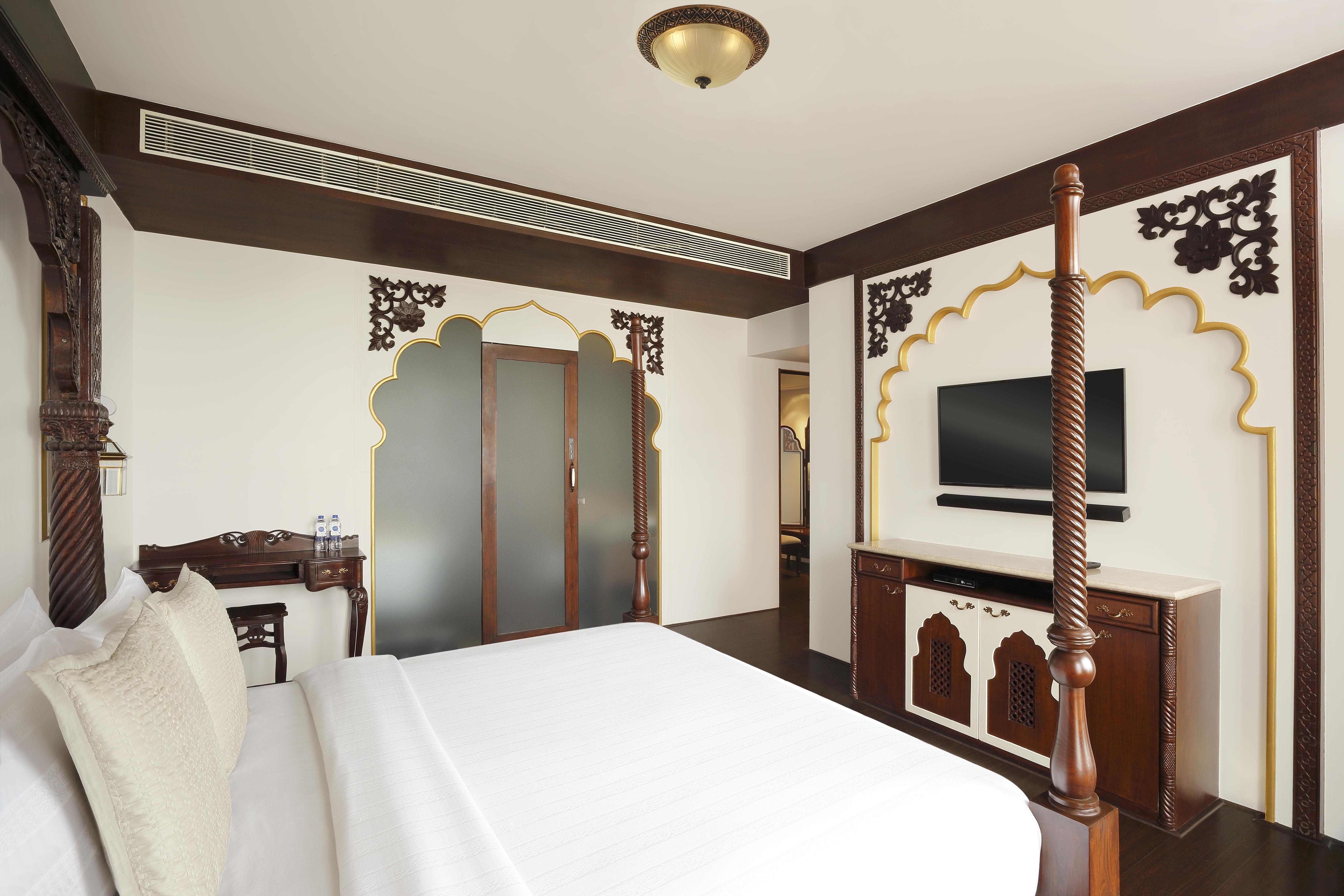 Novotel Mumbai Juhu Beach Kültér fotó A bedroom in the hotel