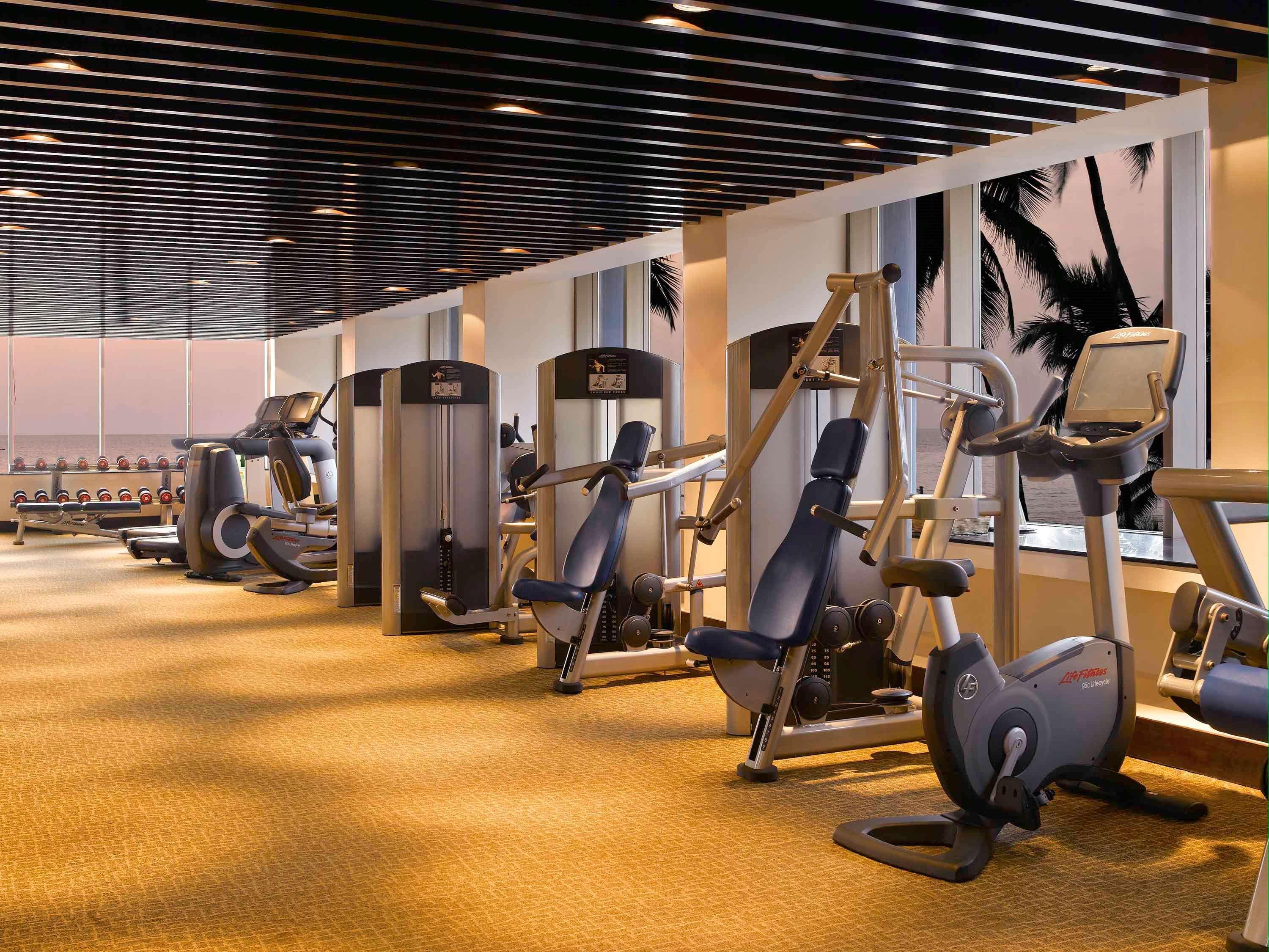 Novotel Mumbai Juhu Beach Kültér fotó The gym at the hotel