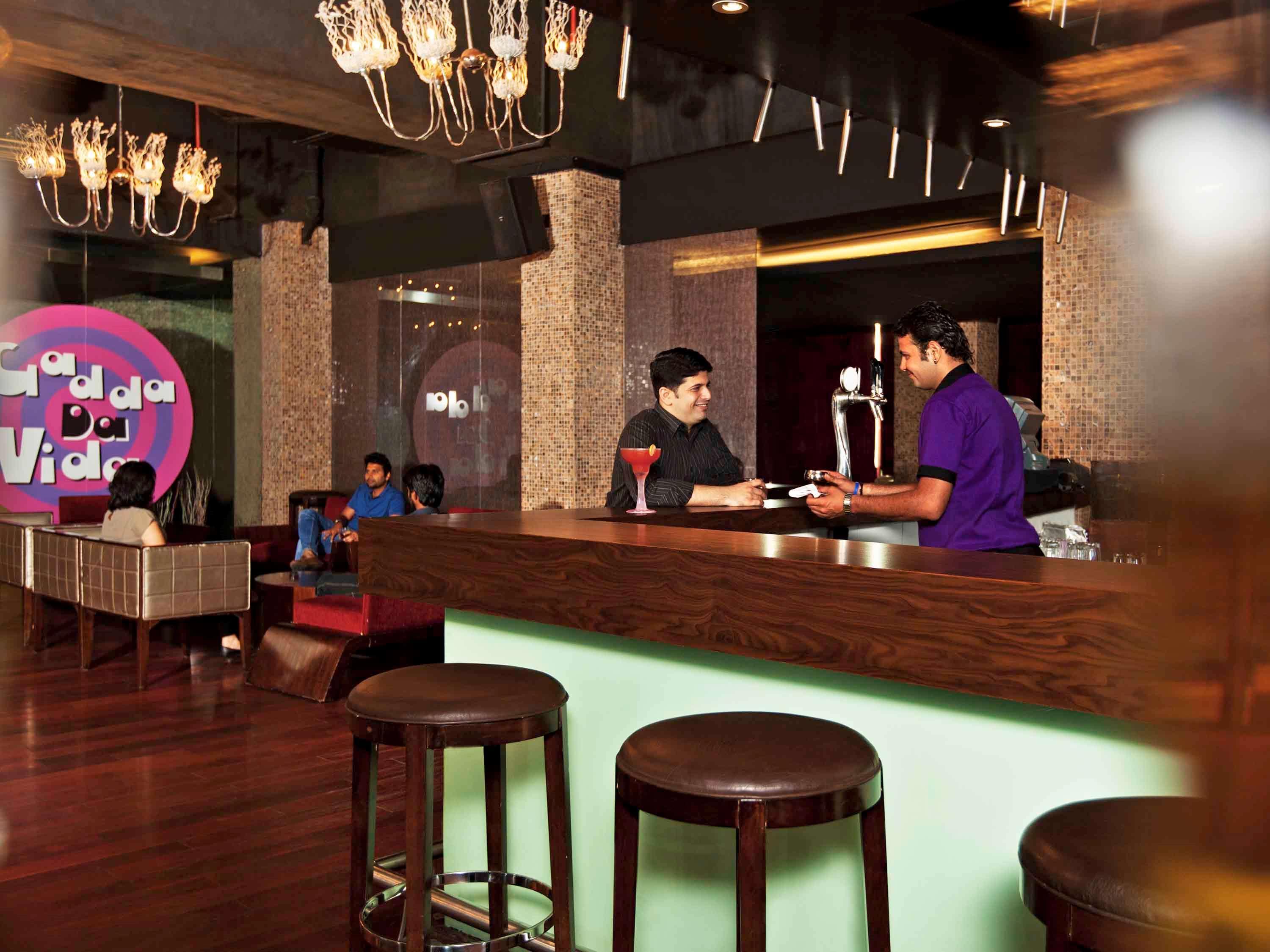 Novotel Mumbai Juhu Beach Kültér fotó Bar