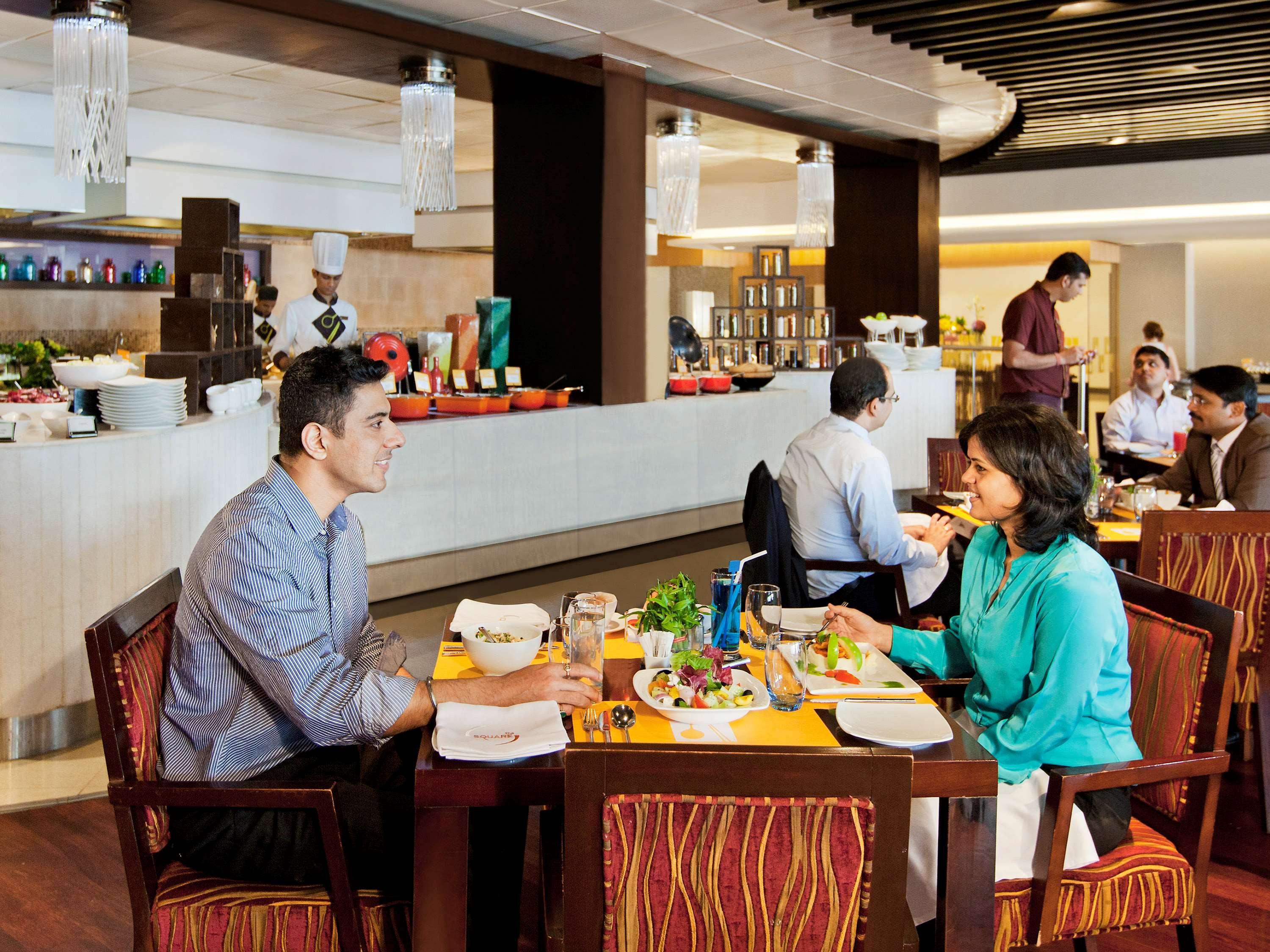 Novotel Mumbai Juhu Beach Kültér fotó The Park, Hyderabad