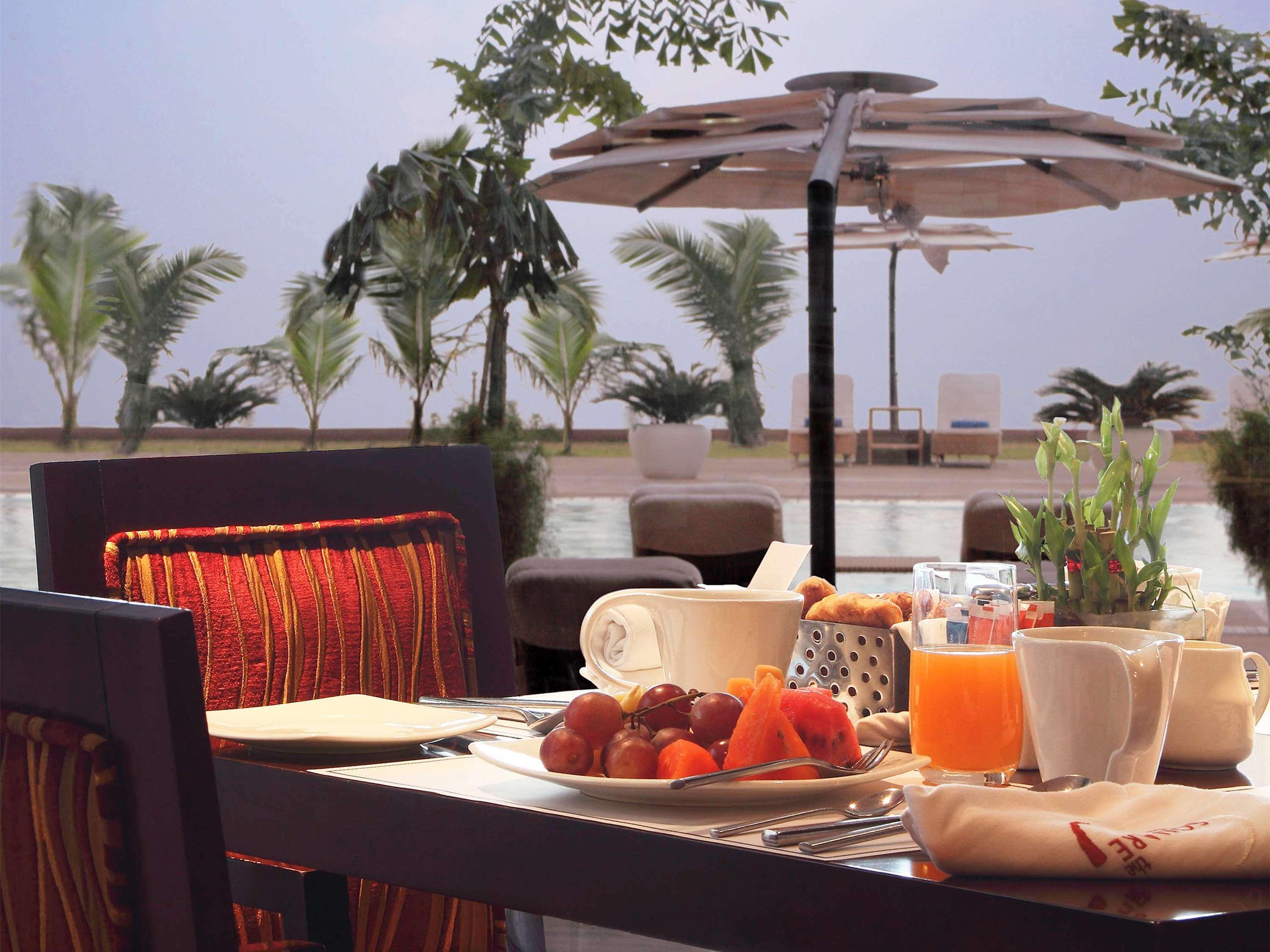 Novotel Mumbai Juhu Beach Kültér fotó The Park, Hyderabad