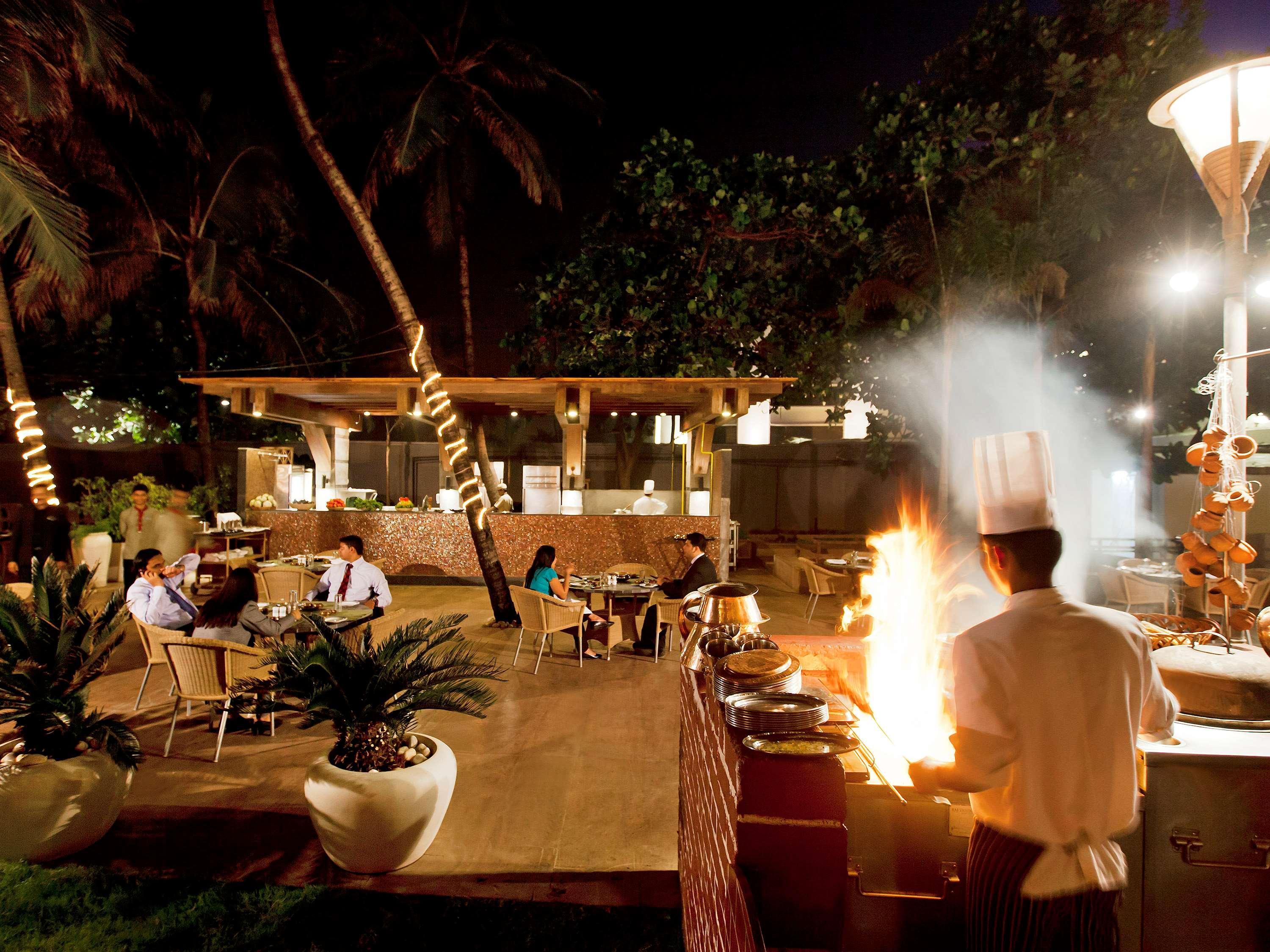 Novotel Mumbai Juhu Beach Kültér fotó The Park, Hyderabad