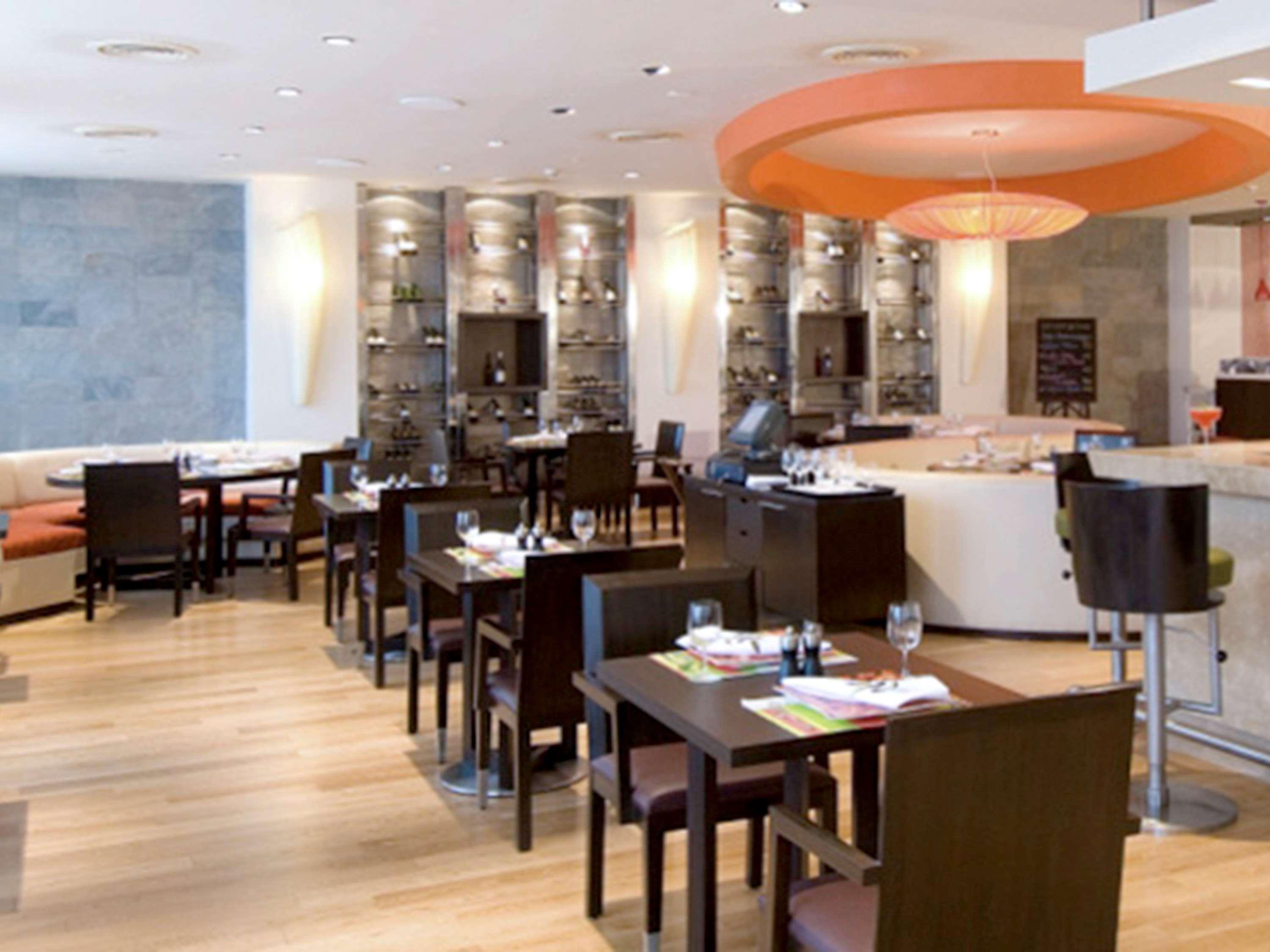 Novotel Mumbai Juhu Beach Kültér fotó Restaurant